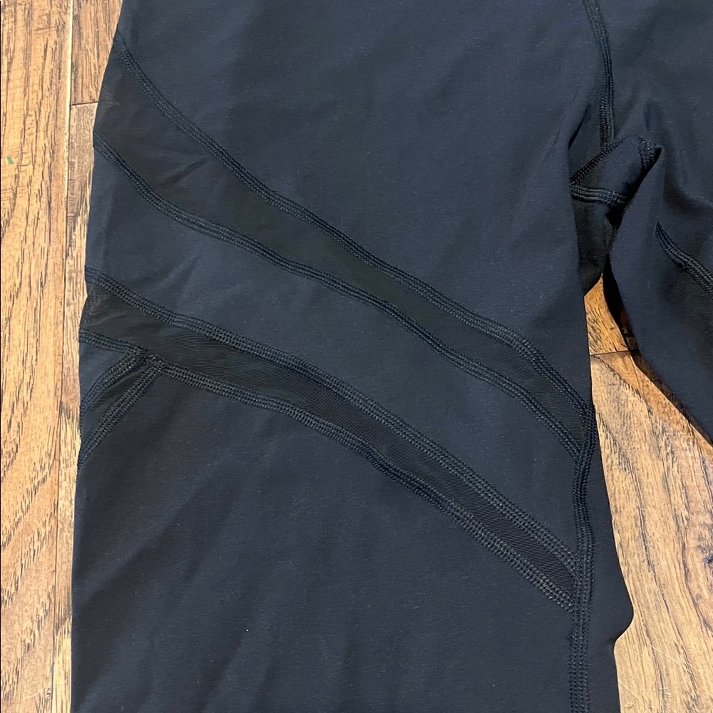 LuluLemon Black with Sheer Panel Leggings size 12 - Picture 3 of 7